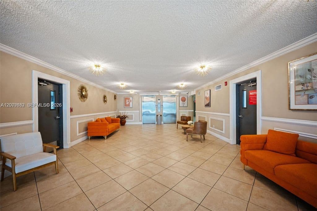 2-bedroom Condo — 200 178th Dr APT 505