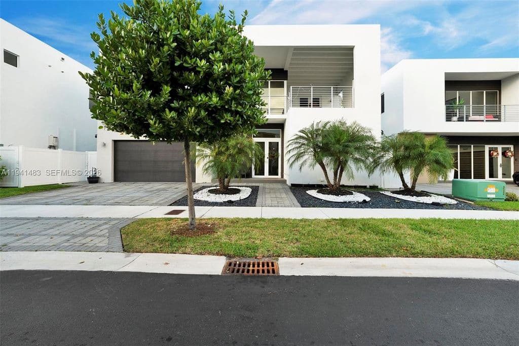 5+1 Müstakil ev — 10055 NW 77th St