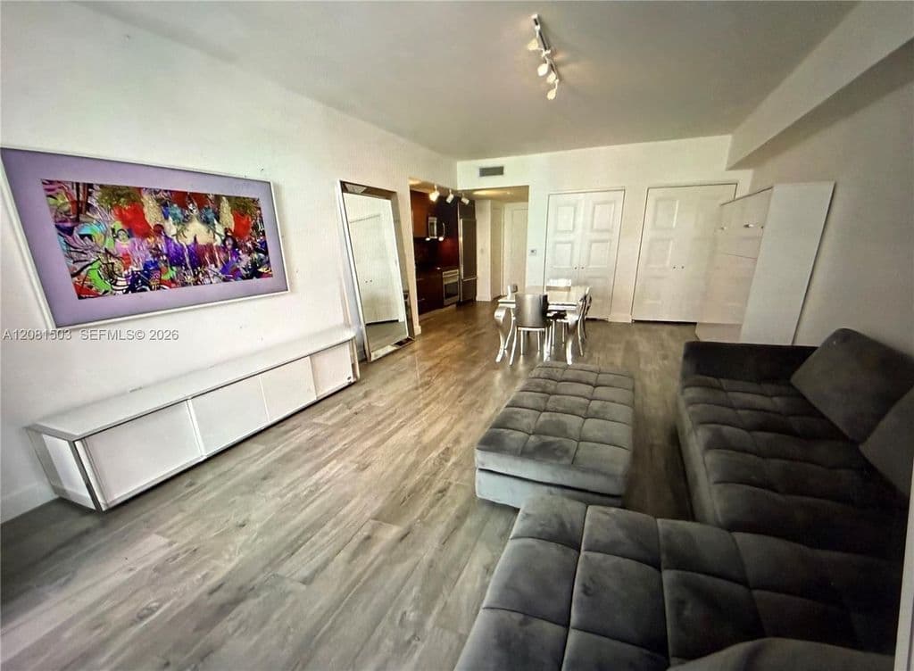Condo — 475 Brickell Ave APT 4910