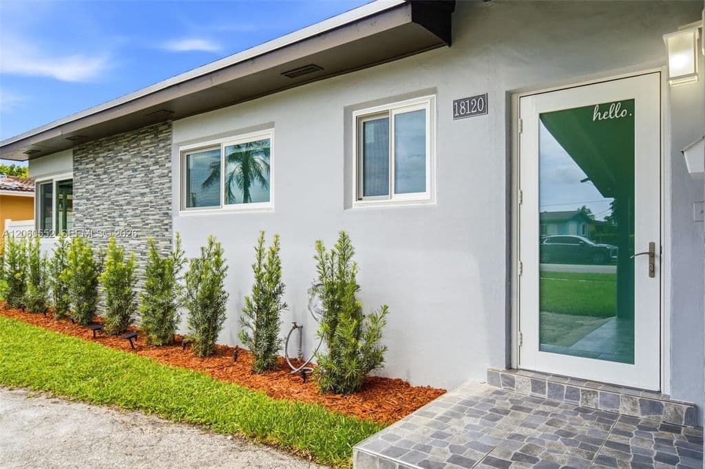 4+1 Müstakil ev — 18120 NW 16th Ave