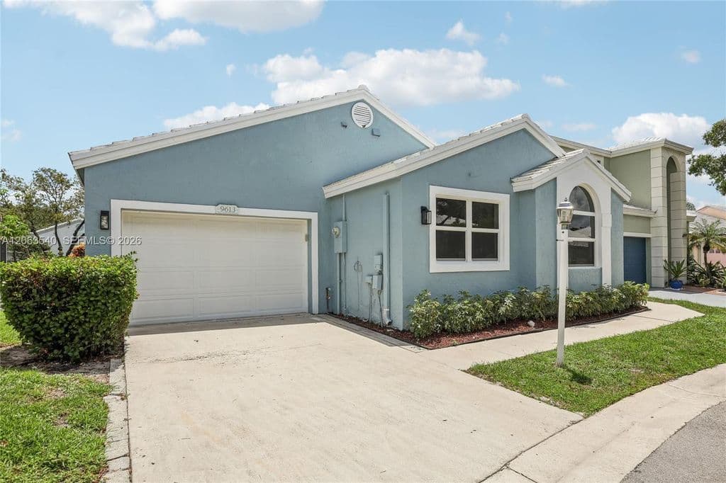 3+1 Müstakil ev — 9613 NW 8th Cir
