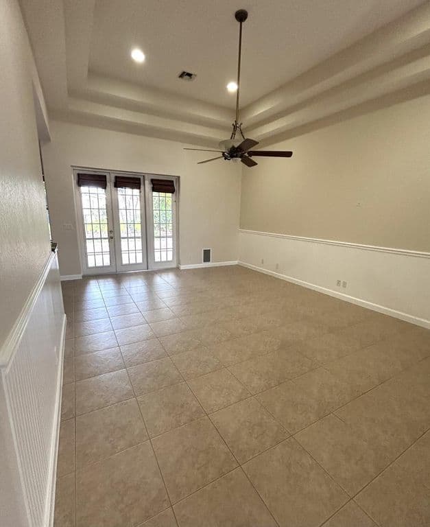 5-bedroom Single-Family Home — 3804 Victoria Road