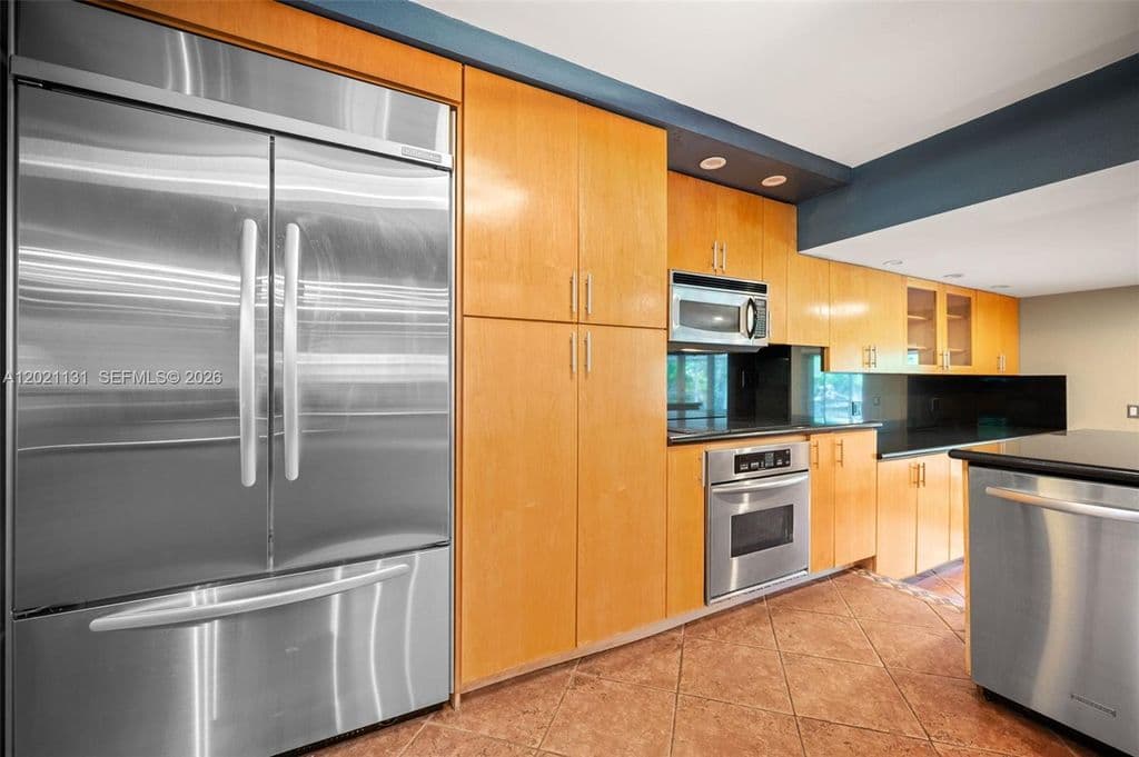 4-bedroom Single-Family Home — 4512 SW 37th Ave