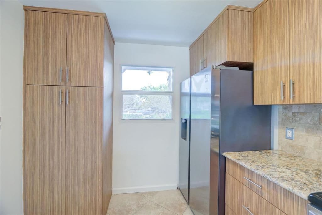2+1 Condo — 113 ROYAL PARK Drive #1H