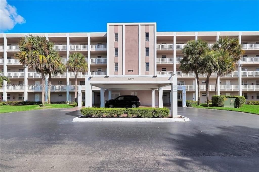 2+1 Condo — 1075 Riverside Drive #303