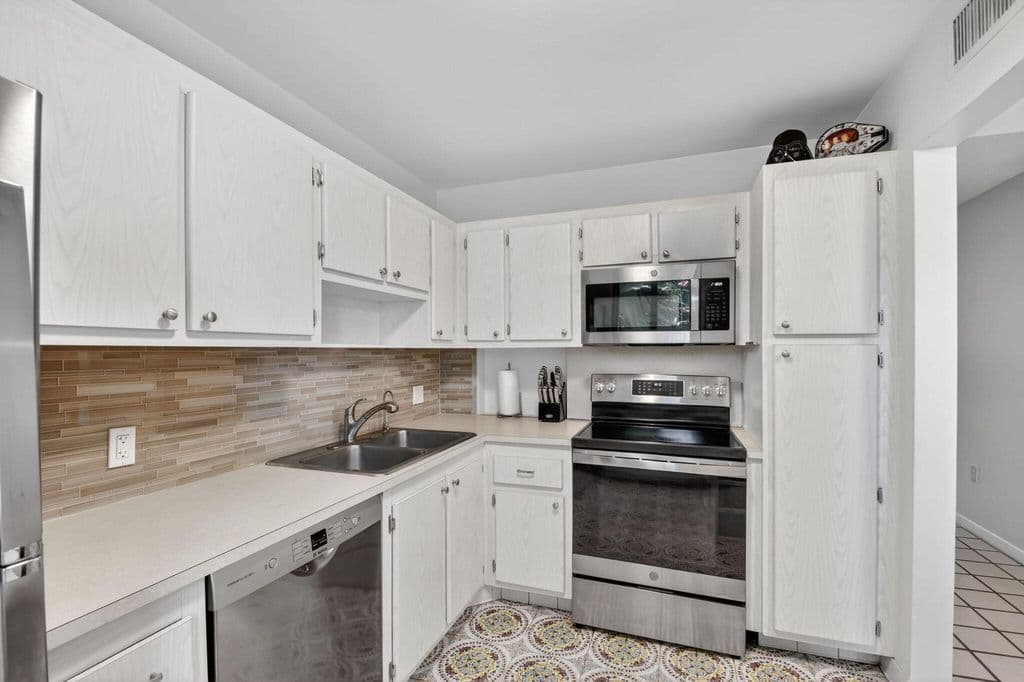 2-bedroom Condo — 4272 Deste Court #101