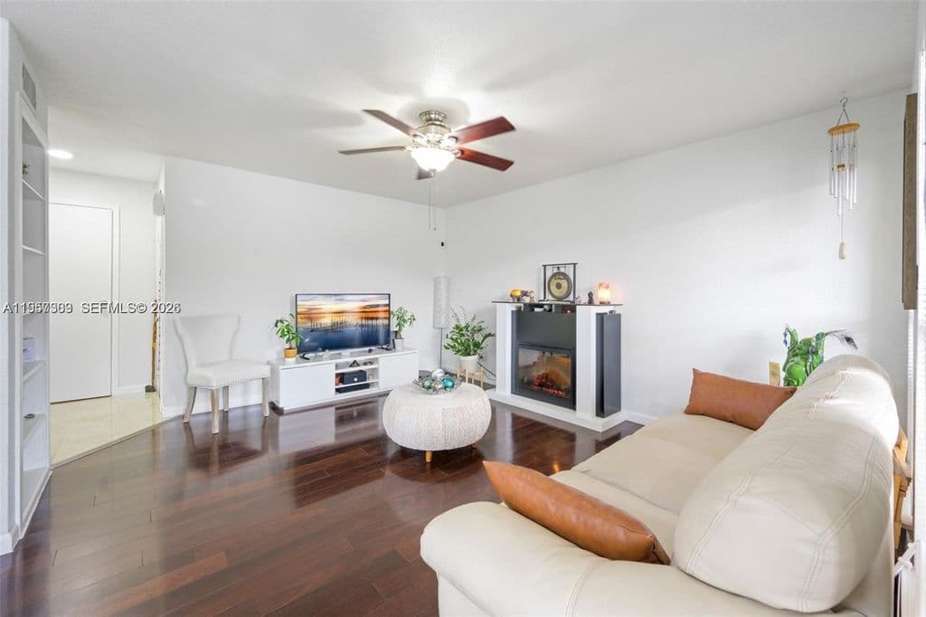1+1 Condo — 777 Riverside Dr APT 1521