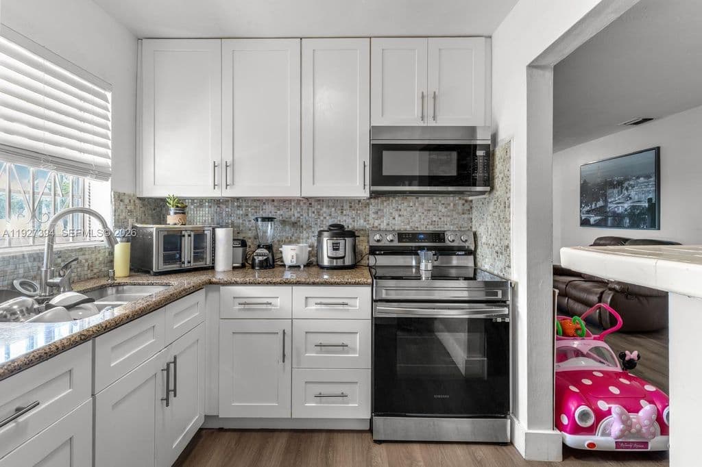 3+1 Mülk — 11413 SW 148th St