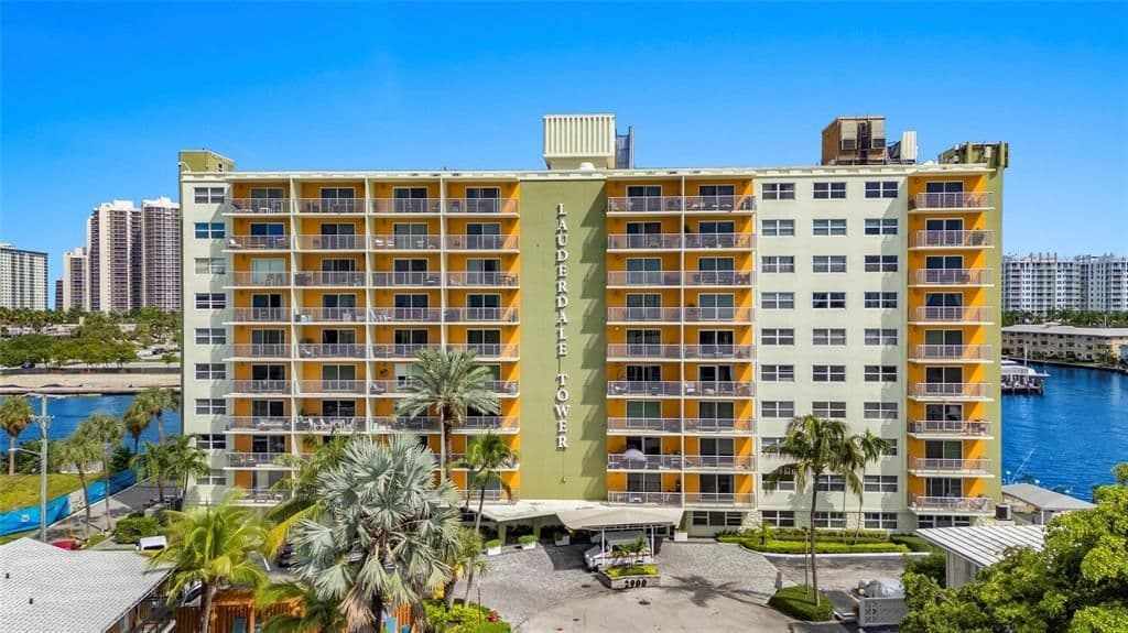 2+1 Condo — 2900 NE 30TH Street #G1