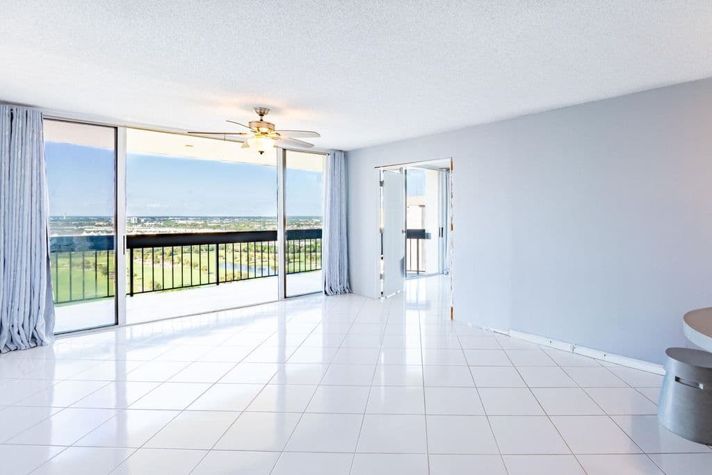 2-bedroom Condo — 2400 PRESIDENTIAL Way #PH6