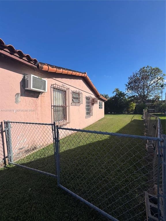 3+1 Müstakil ev — 10730 SW 66th Dr