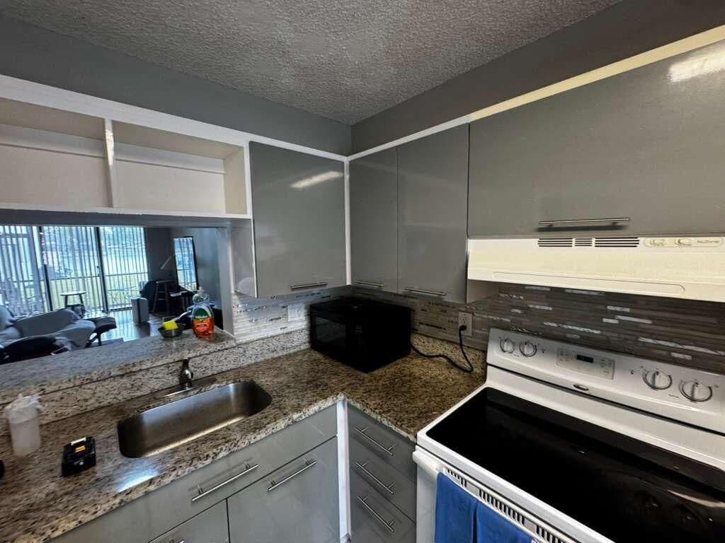 2-bedroom Condo — 11318 Taft Street