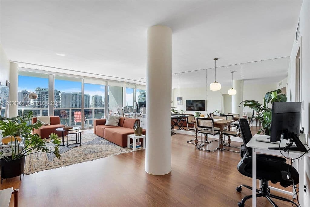 1-bedroom Condo — 900 Bay Dr APT 716