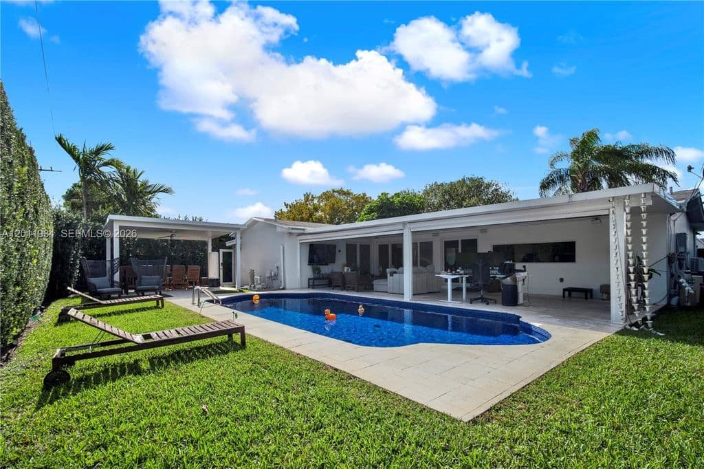 3+1 Müstakil ev — 21015 NE 19th Ct