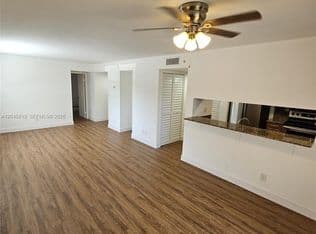 1+1 Condo — 3252 Foxcroft Rd APT 216, Hollywood, 33025