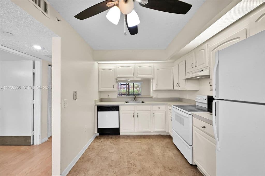 2+1 Condo — 701 SW 142nd Ave APT 104S