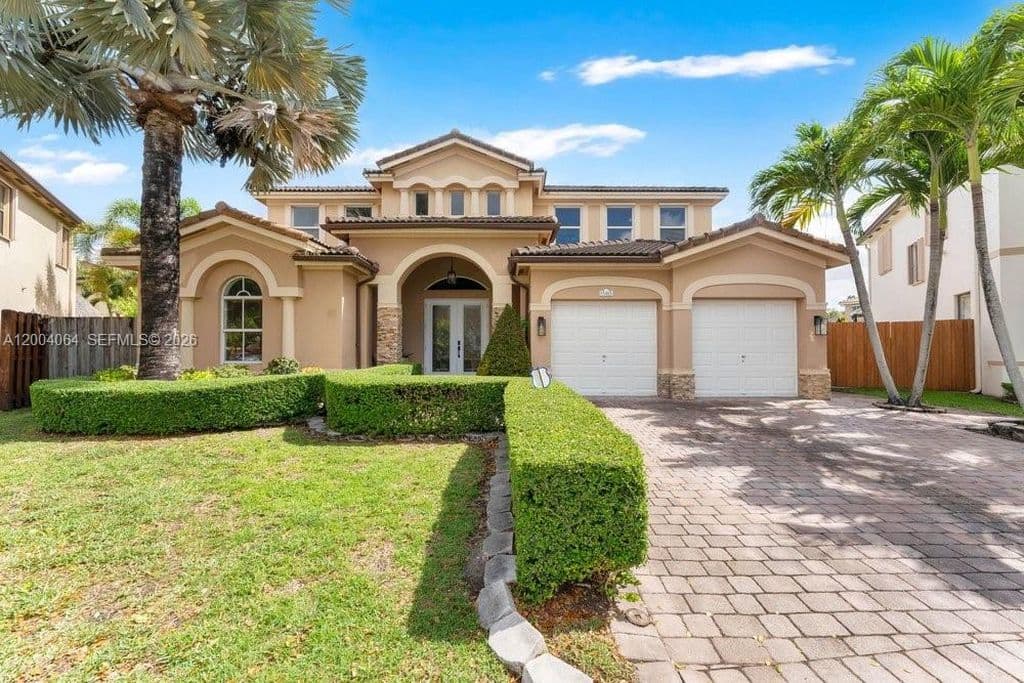 5+1 Müstakil ev — 15465 SW 117th St