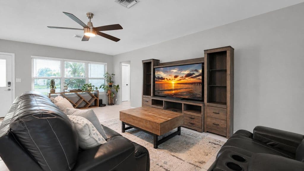 3-bedroom Single-Family Home — 935 Nautilus Isle