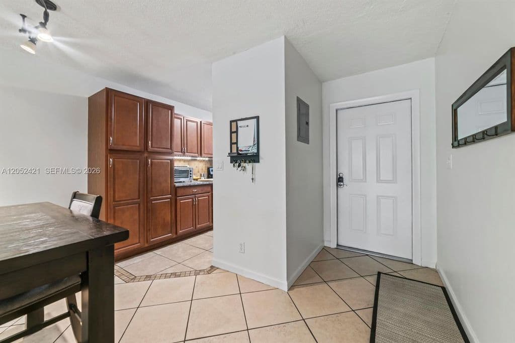 2-bedroom Condo — 1400 Tallwood Ave APT 107