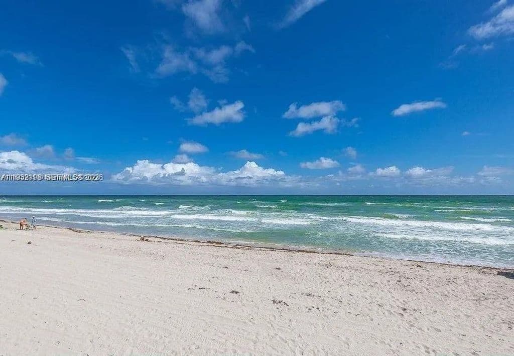 2+1 Condo — 3725 S Ocean Dr APT 508
