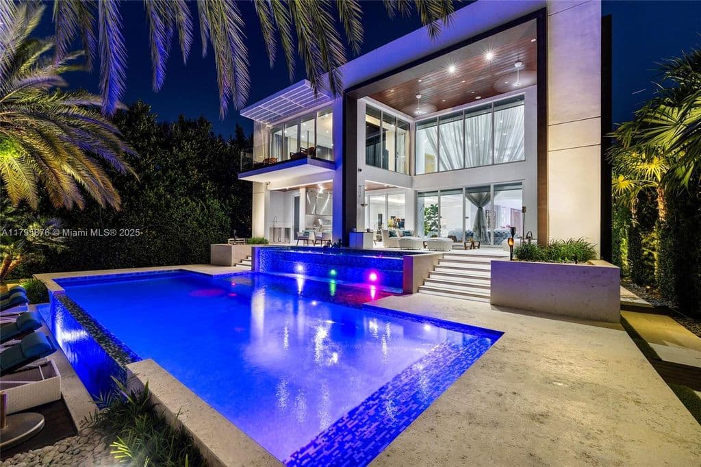 5+1 Müstakil ev — 441 N Hibiscus Dr