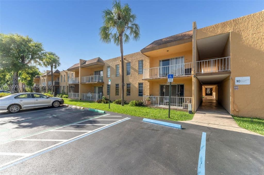 3-bedroom Condo — 13700 SW 62nd St APT 213