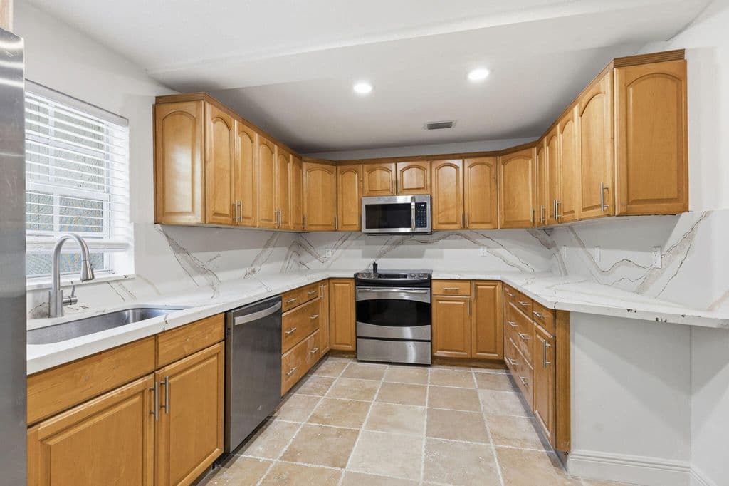 4+1 Müstakil ev — 4793 Badger Avenue