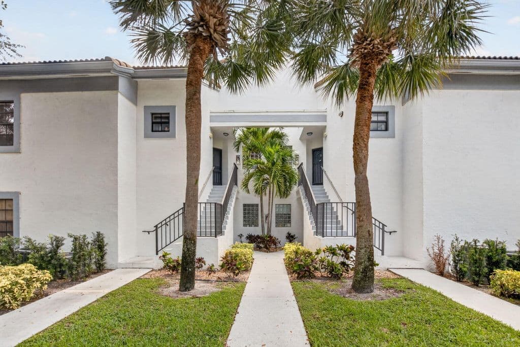 3-bedroom Condo — 5418 Firenze Drive #F