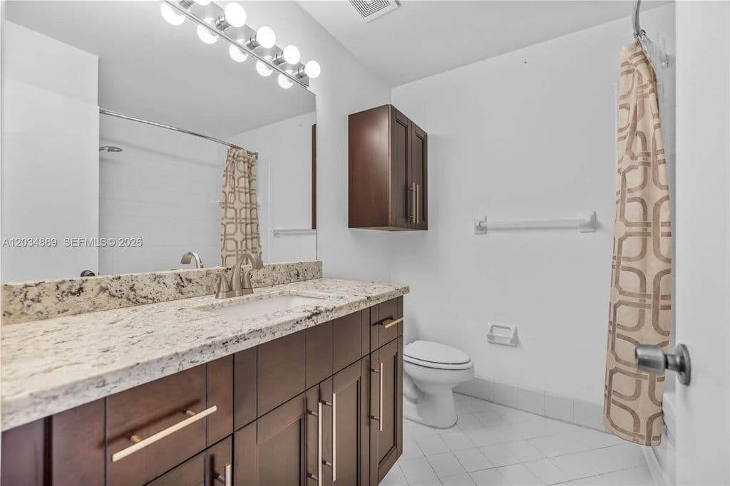 3+1 Mülk — 1125 SW 44th Ave
