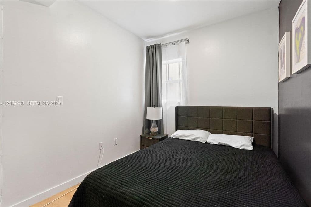 2+1 Condo — 810 7th St Unit 102