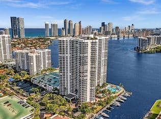 2+1 Condo — 3530 Mystic Pointe Dr APT 411, Aventura, 33180