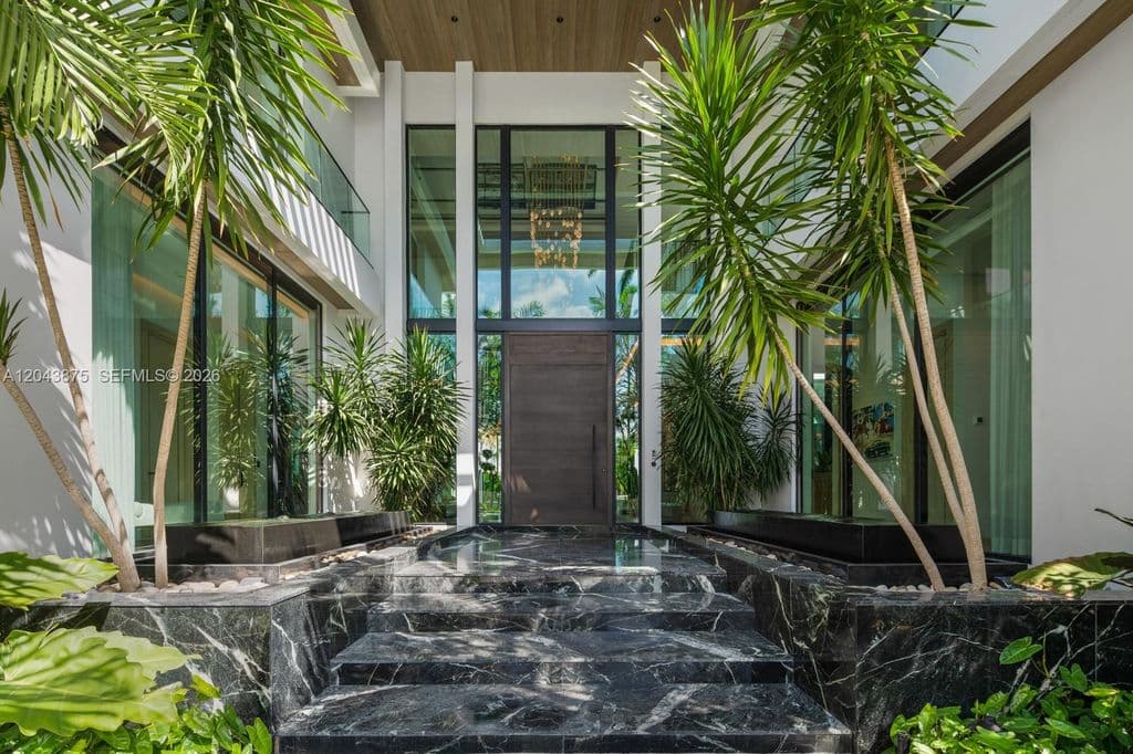 7-bedroom Single-Family Home — 58 La Gorce Cir