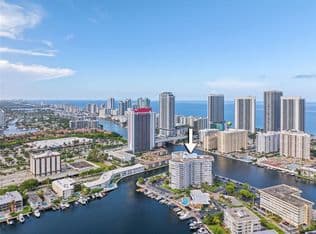 1-bedroom Condo — 100 Golden Isles Dr APT 901, Hallandale Beach, 33009