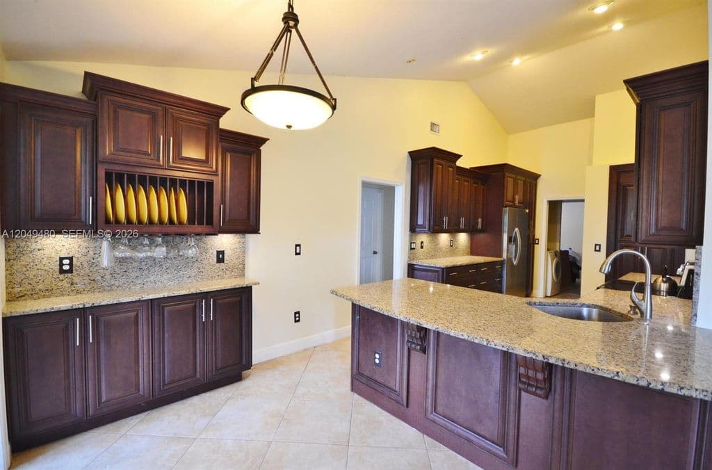 5-bedroom Single-Family Home — 17569 89th Pl N