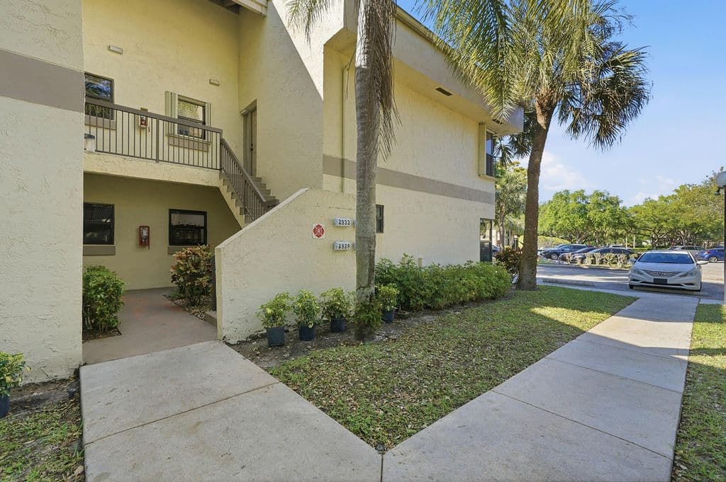2+1 Condo — 2928 Carambola Circle S
