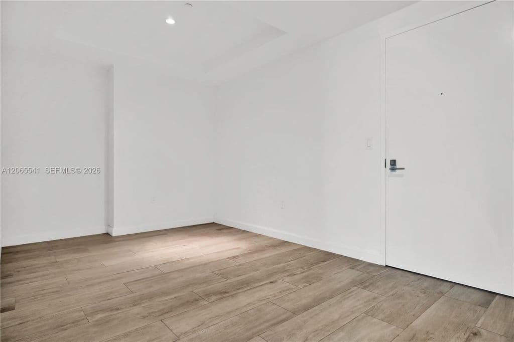 1-bedroom Condo — 55 SW 9th St Unit 3504