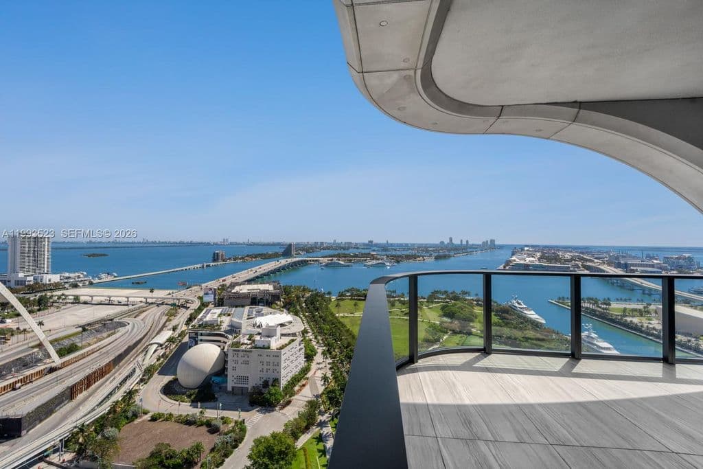 4+1 Condo — 1000 Biscayne Blvd #2702