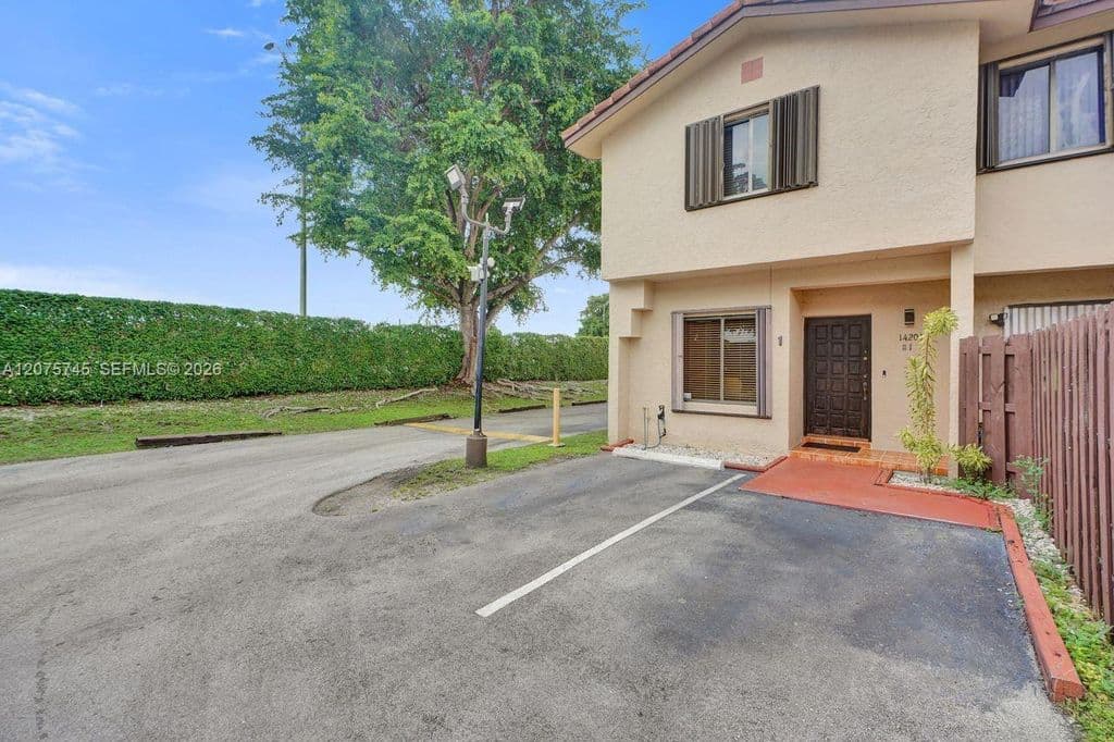 2-bedroom Condo — 14201 SW 57th Ln APT 1A7