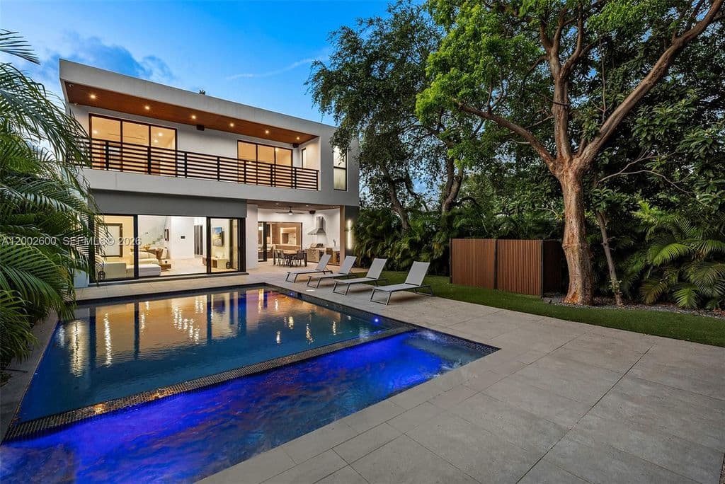 5+1 Müstakil ev — 260 NW 47th St