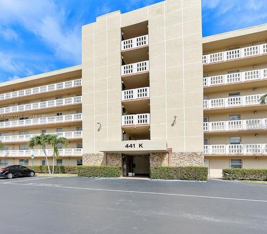 2-bedroom Condo — 441 SE 3rd St APT 505