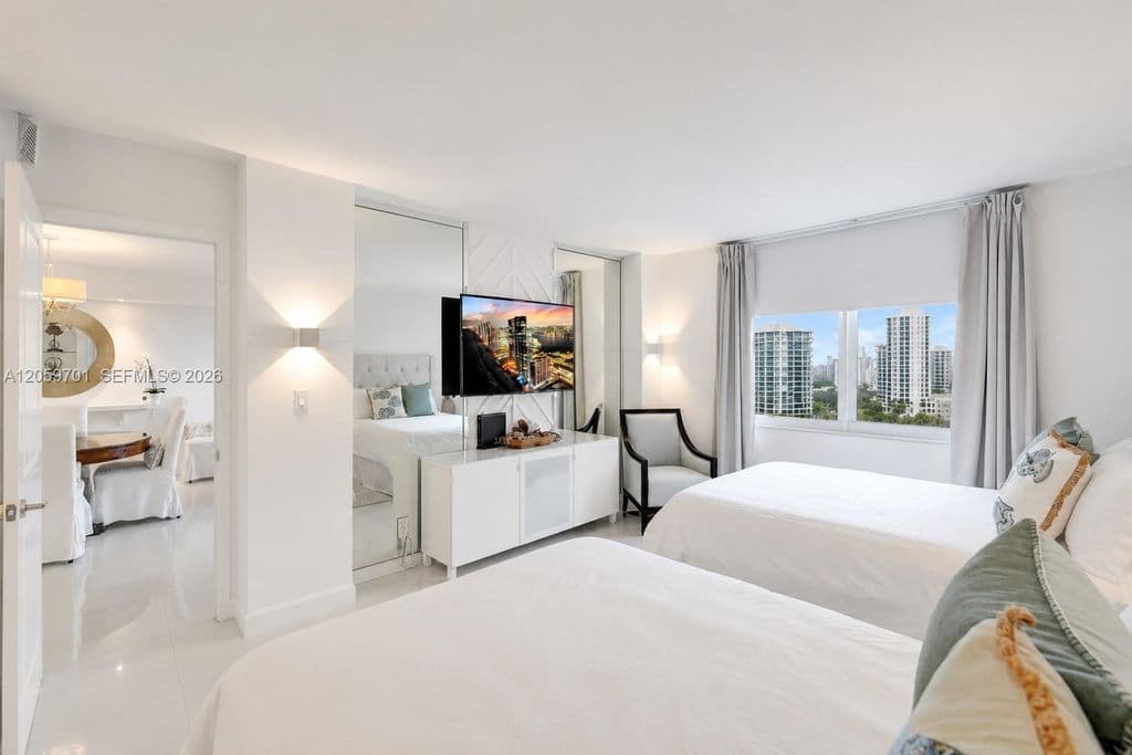 2+1 Condo — 2201 S Ocean Dr APT 604