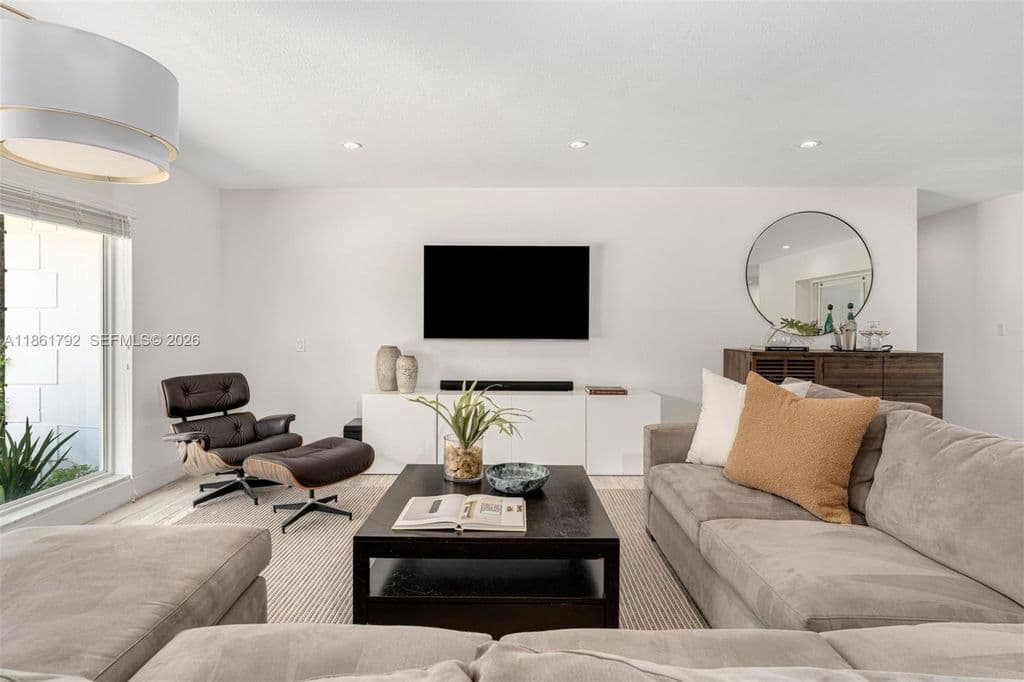 5+1 Müstakil ev — 5940 SW 120th St
