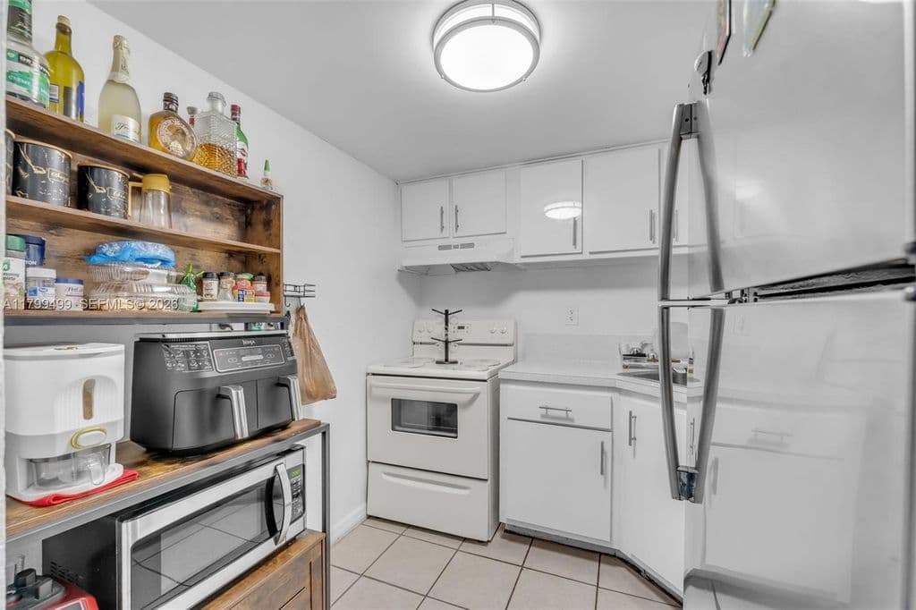 1+1 Condo — 4550 NW 9th St APT 106E