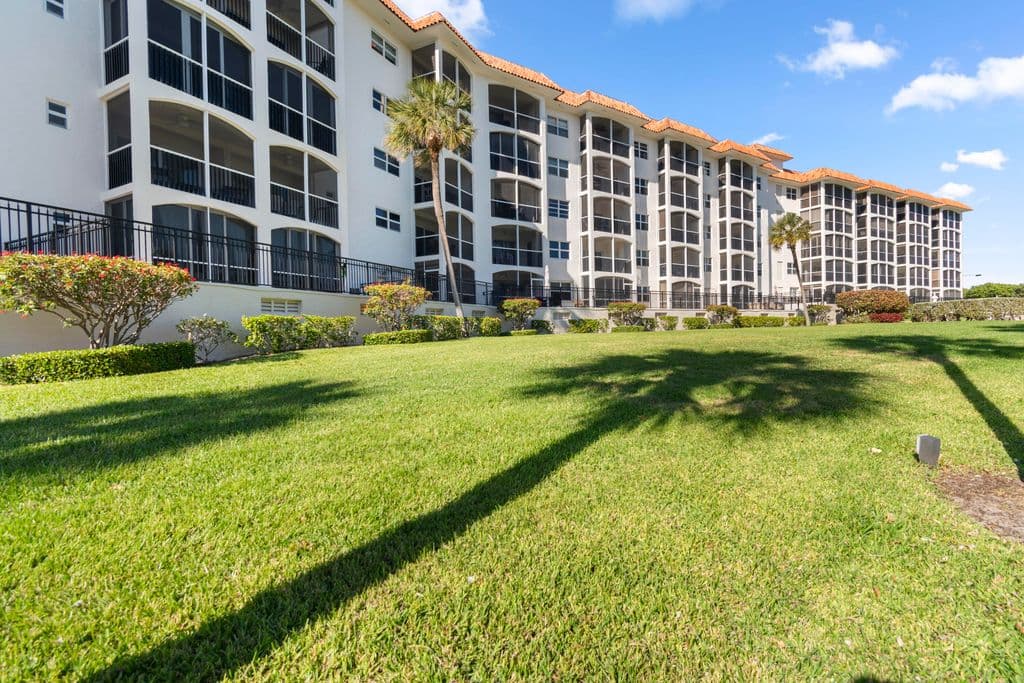 2+1 Condo — 2871 N OCEAN Boulevard #C123