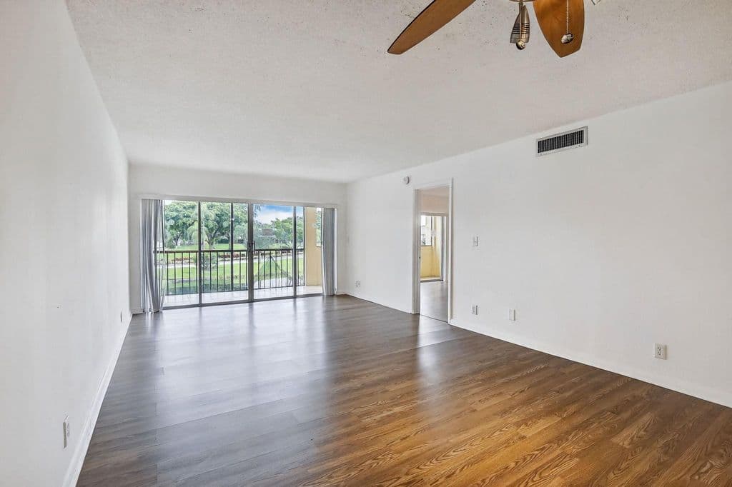 2-bedroom Condo — 3905 N Nob Hill Road #201