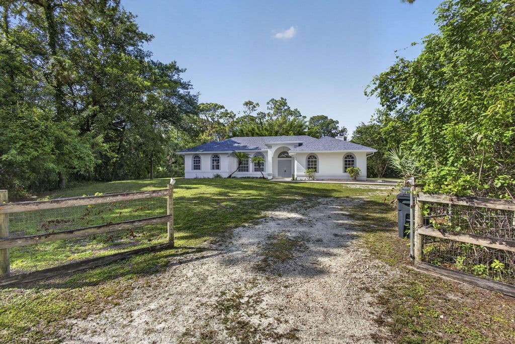 4-bedroom Single-Family Home — 16526 N 78th Rd Road N