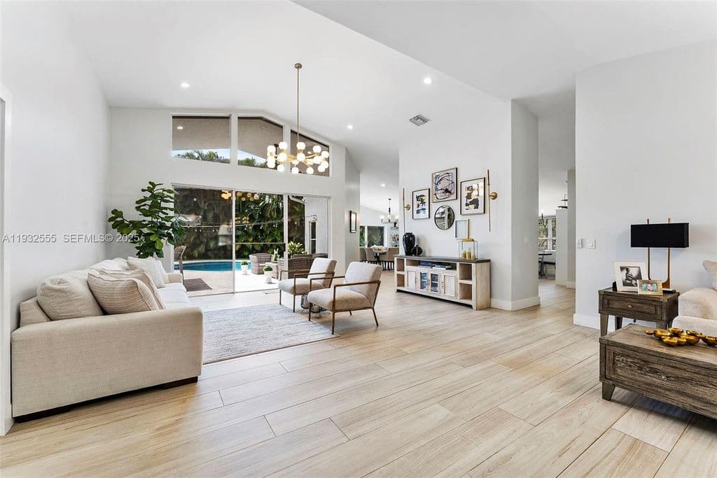 5+1 Müstakil ev — 550 NW 110th Ave