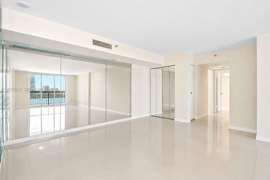 2-bedroom Condo — 19101 NE 36th Ct APT 1602