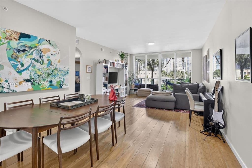 3+1 Condo — 3340 NE 190th St APT 402