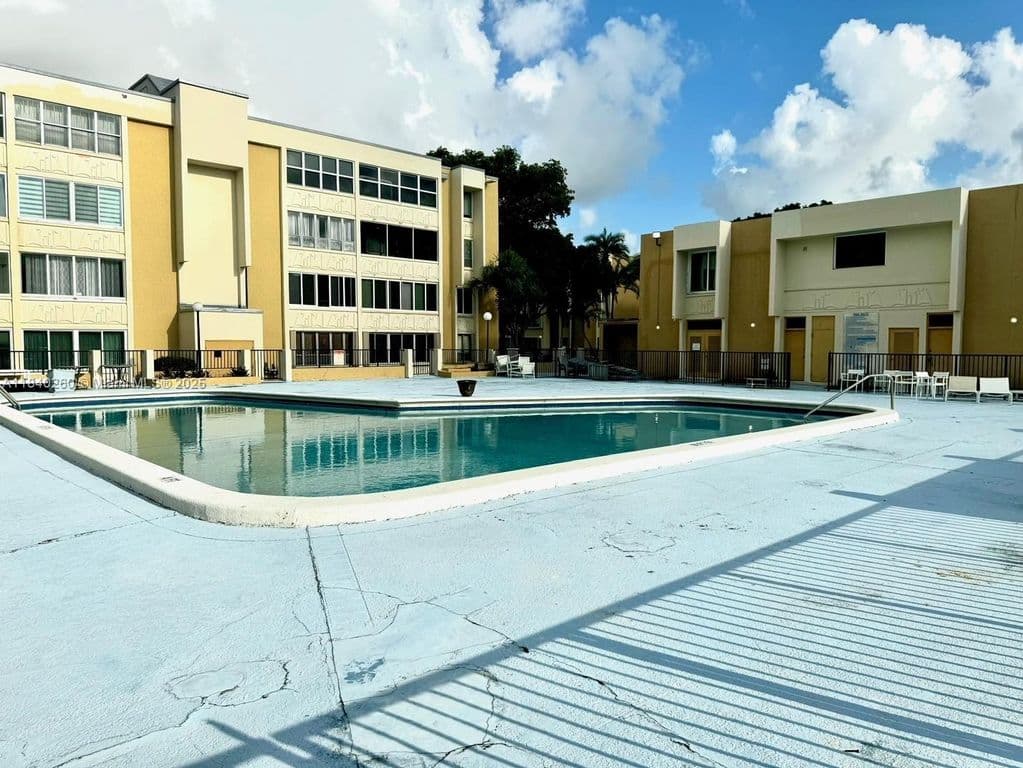 3-bedroom Condo — 6911 SW 147th Ave APT 3C